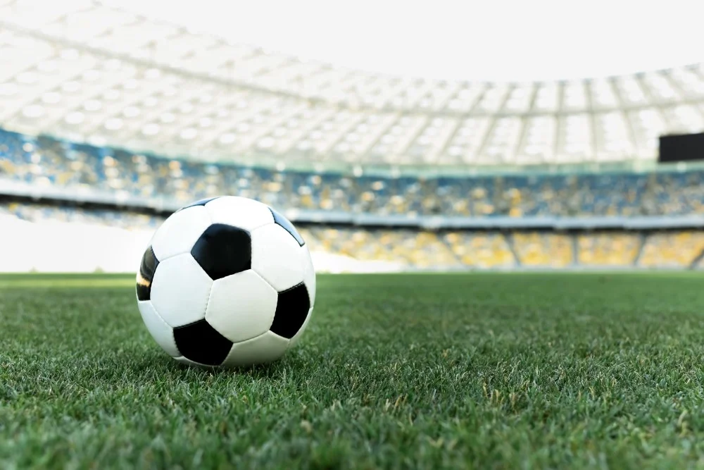Fodbold på kæmpe stadion